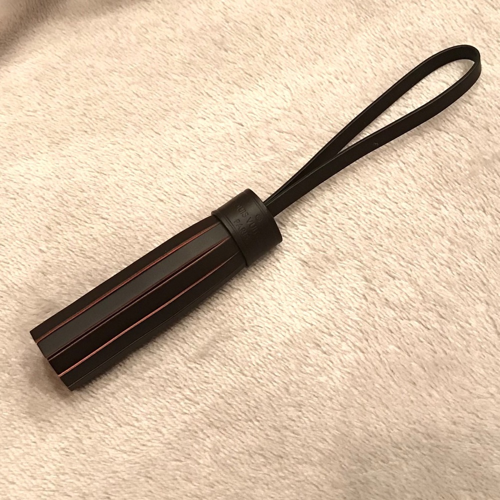 Louis Vuitton Damier Ebene Tassel NWOT ✨✨✨